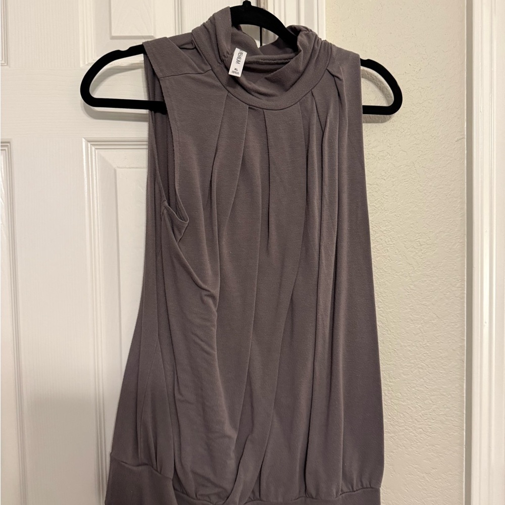 Zenana Outfitters Charcoal Sleeveless Blouse